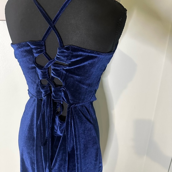 Women Blue Velvet Dress - Picture 4 of 5